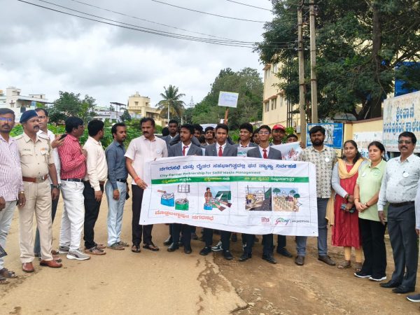 ಕಸ ವಿಂಗಡಣೆ ಮತ್ತು ತ್ಯಾಜ್ಯ ನಿರ್ವಹಣೆ ಅರಿವು ಕುರಿತು ವಿದ್ಯಾರ್ಥಿಗಳಿಂದ ಜಾಥಾ
