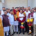 ಹೊಸಕೋಟೆ ಟೌನ್ ಬ್ಯಾಂಕಿಗೆ ನೂತನ ಅಧ್ಯಕ್ಷರಾಗಿ ಬಲ್ಪ್ ಮಂಜುನಾಥ್, ಉಪಾಧ್ಯಕ್ಷರಾಗಿ ಅಕ್ಬರ್ ಪಾಷಾ ಆಯ್ಕೆ